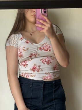 Forever 21 White Floral V-Neck Lace Sleeve Crop Top